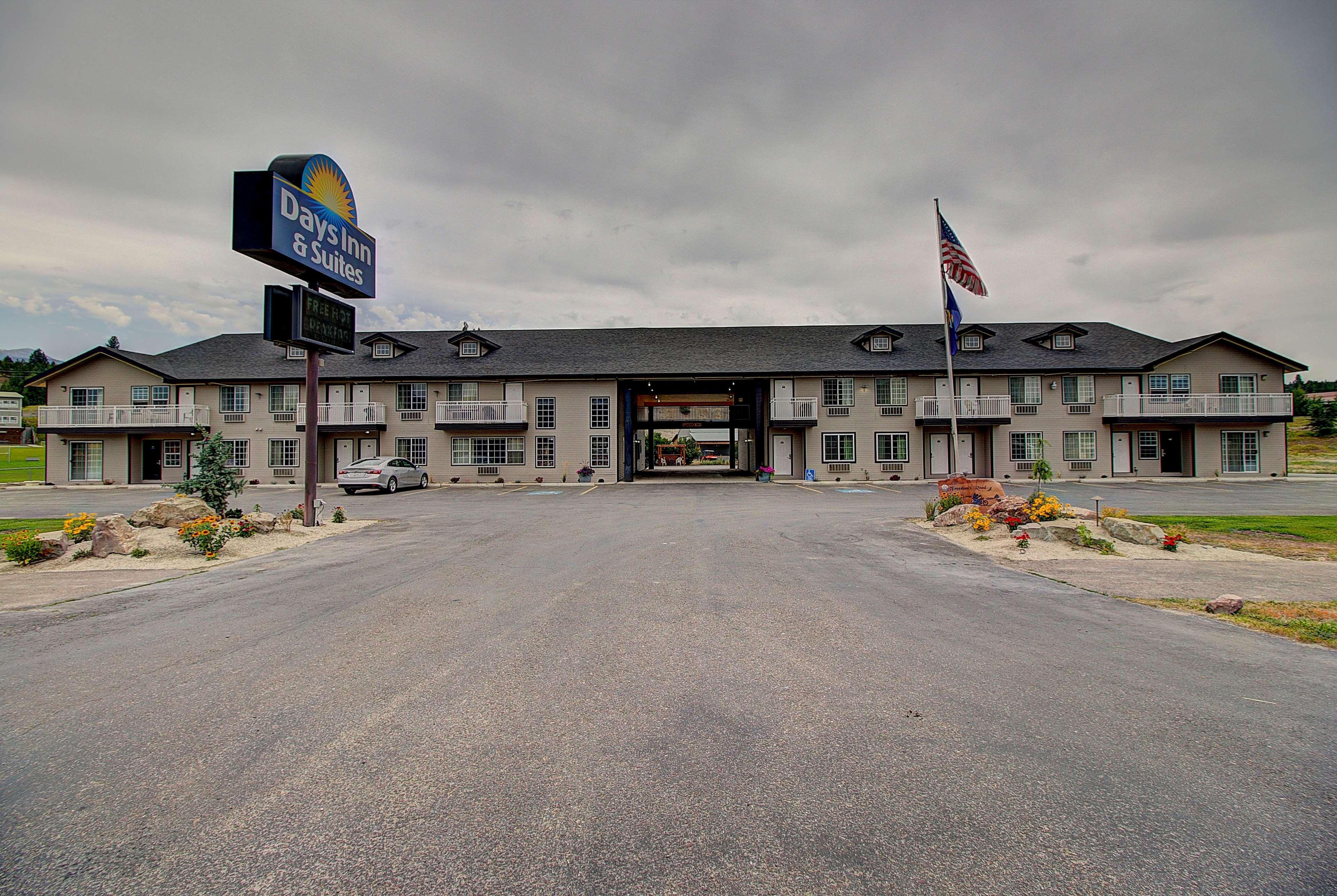 Days Inn & Suites By Wyndham Lolo Exterior foto